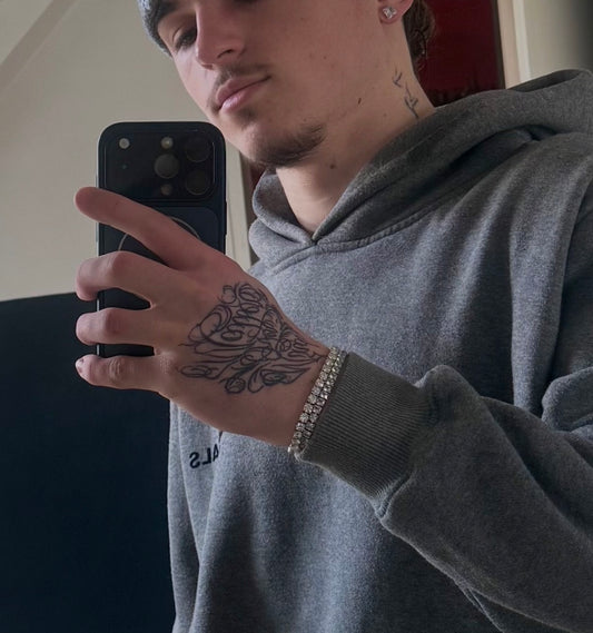 Tatouage Temporaire Main – “Mind Over Matter” (1 à 2 Semaines)